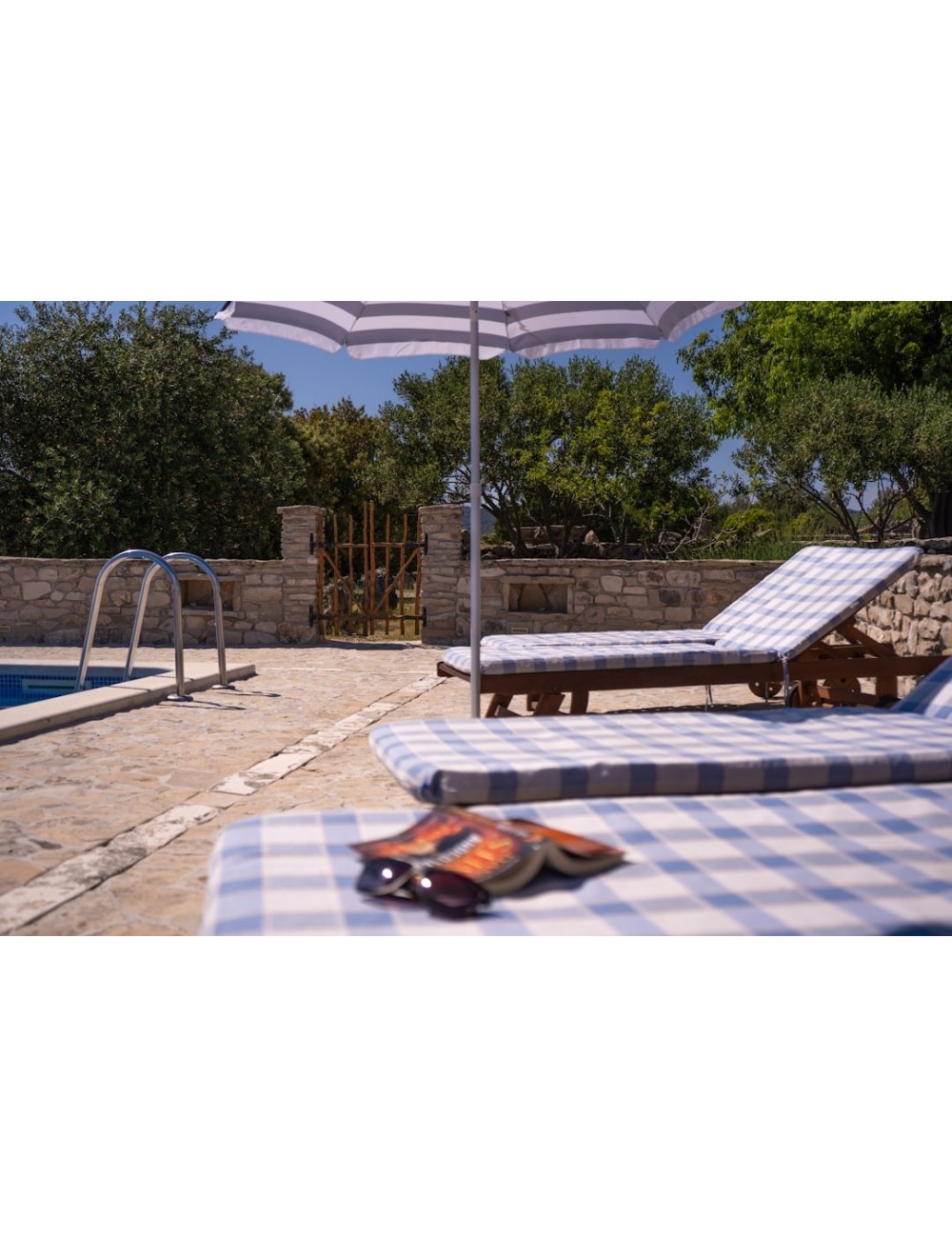 Galets roulés tour de piscine